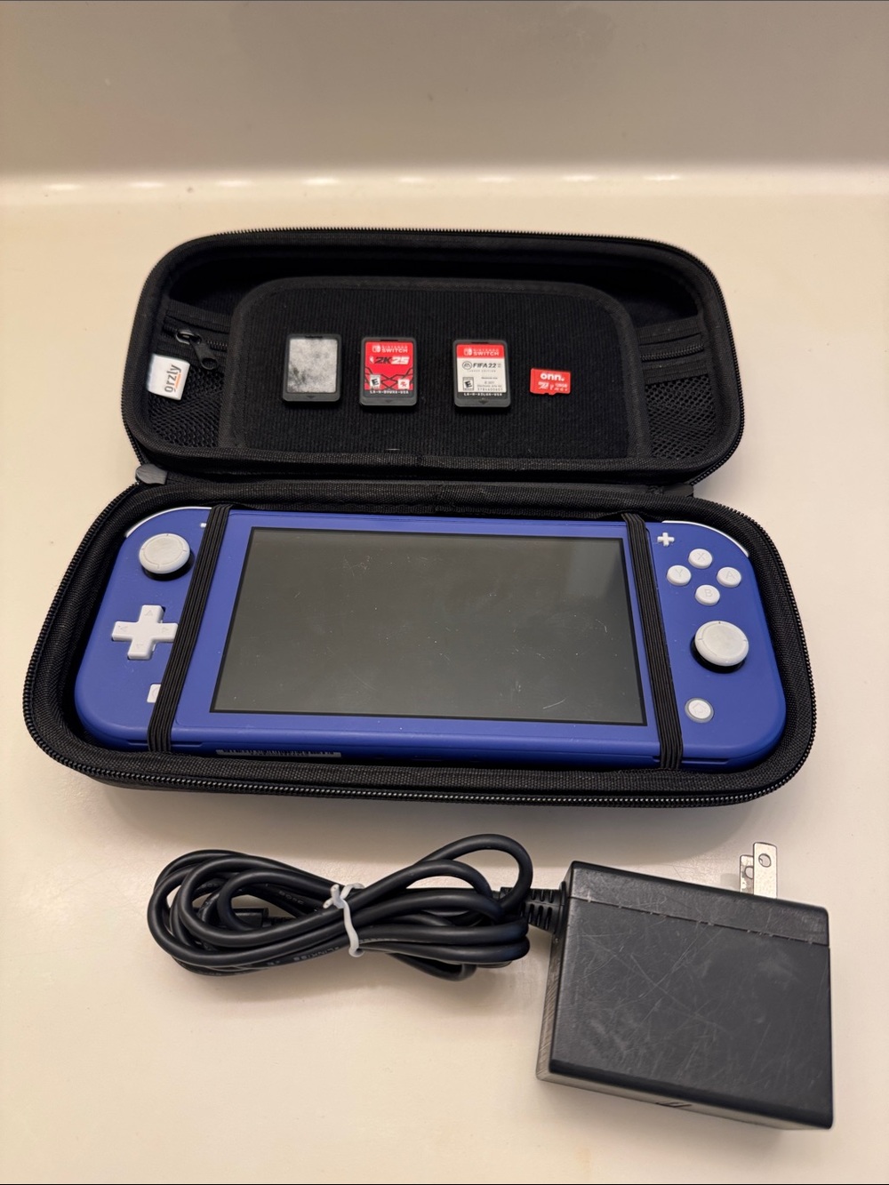 Nintendo Switch Lite 3 Games Minecraft 2K Fifa Micro SD Bundle